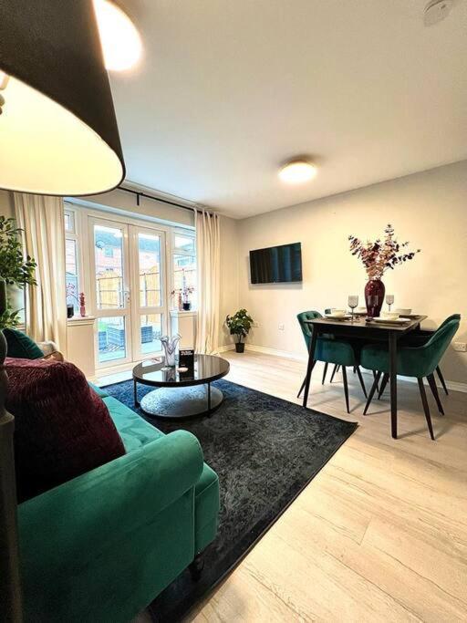 Damson Drive- Boutique Holiday home Oldbury (West Midlands)